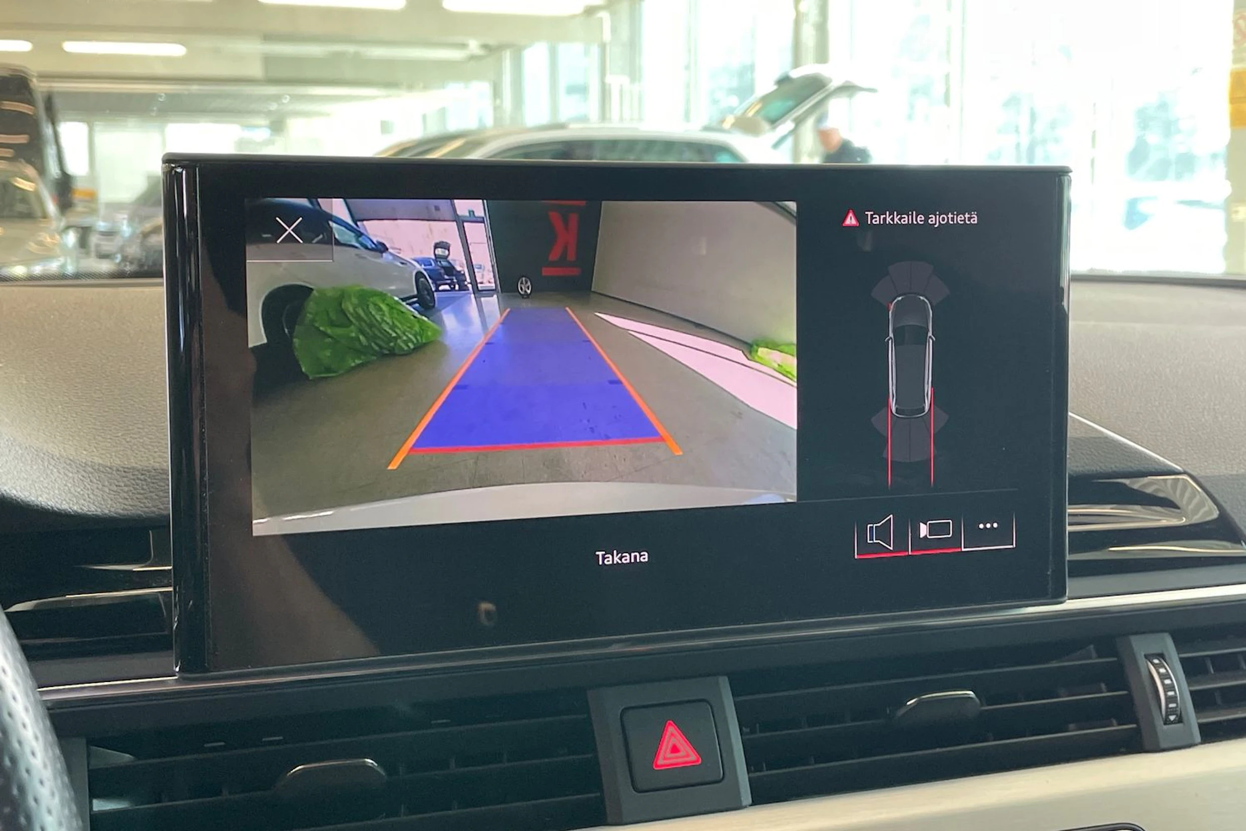 Valkoinen Audi A4 2023 kuva 22.