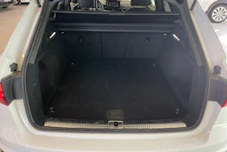 Valkoinen Audi A4 2023 kuva 27.