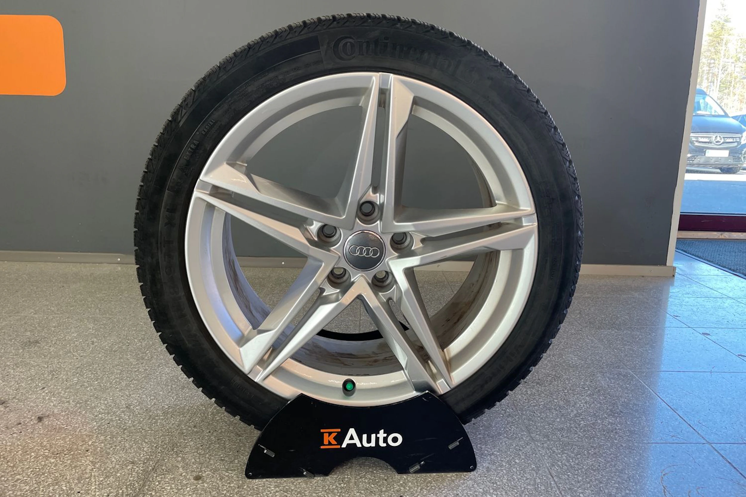 Valkoinen Audi A4 2023 kuva 31.