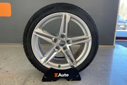 Valkoinen Audi A4 2023 kuva 31.