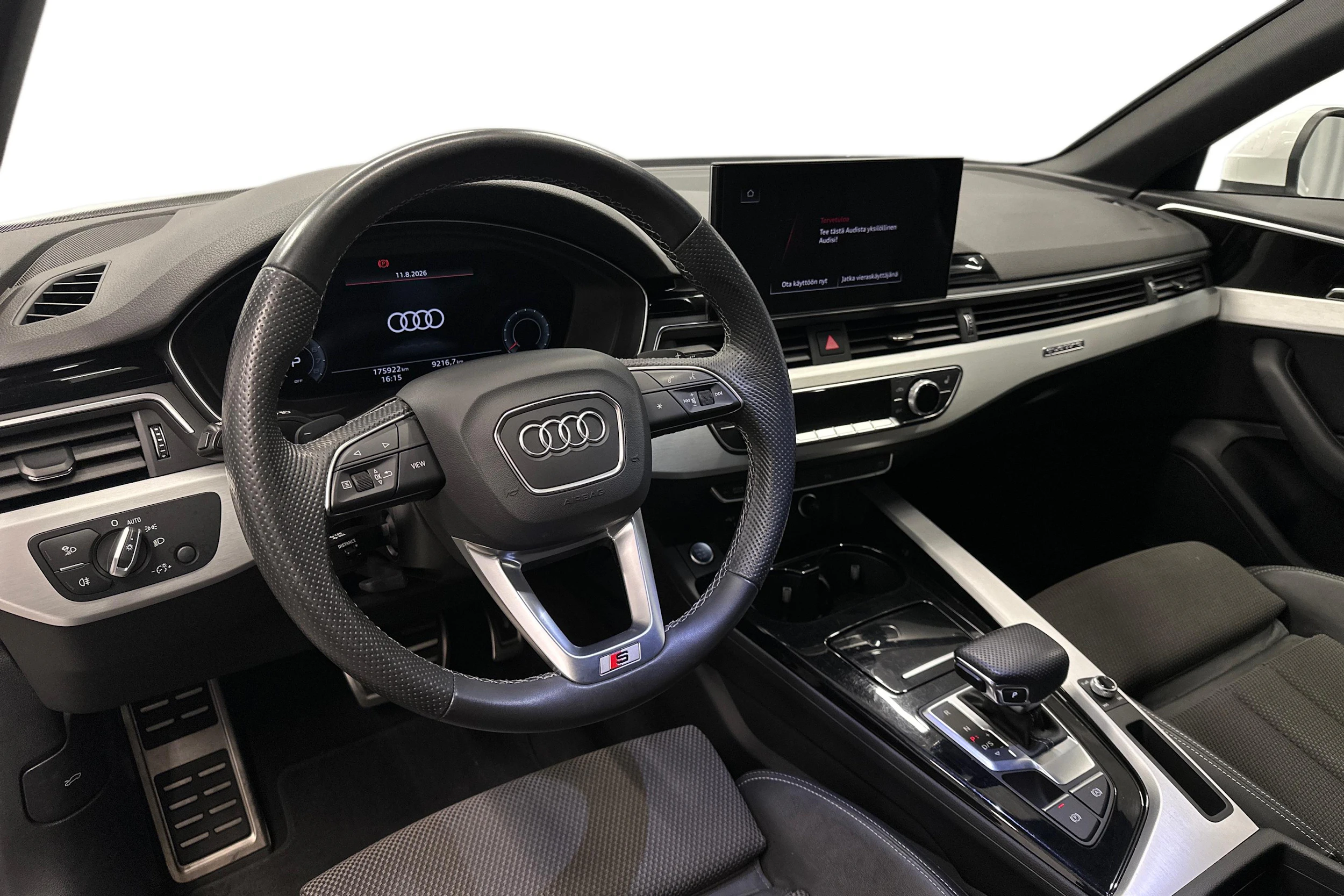 valkoinen Audi A4 2023 kuva 6.