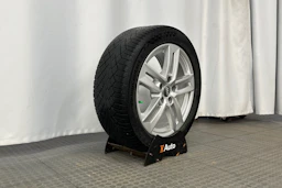valkoinen Audi A4 2023 kuva 10.