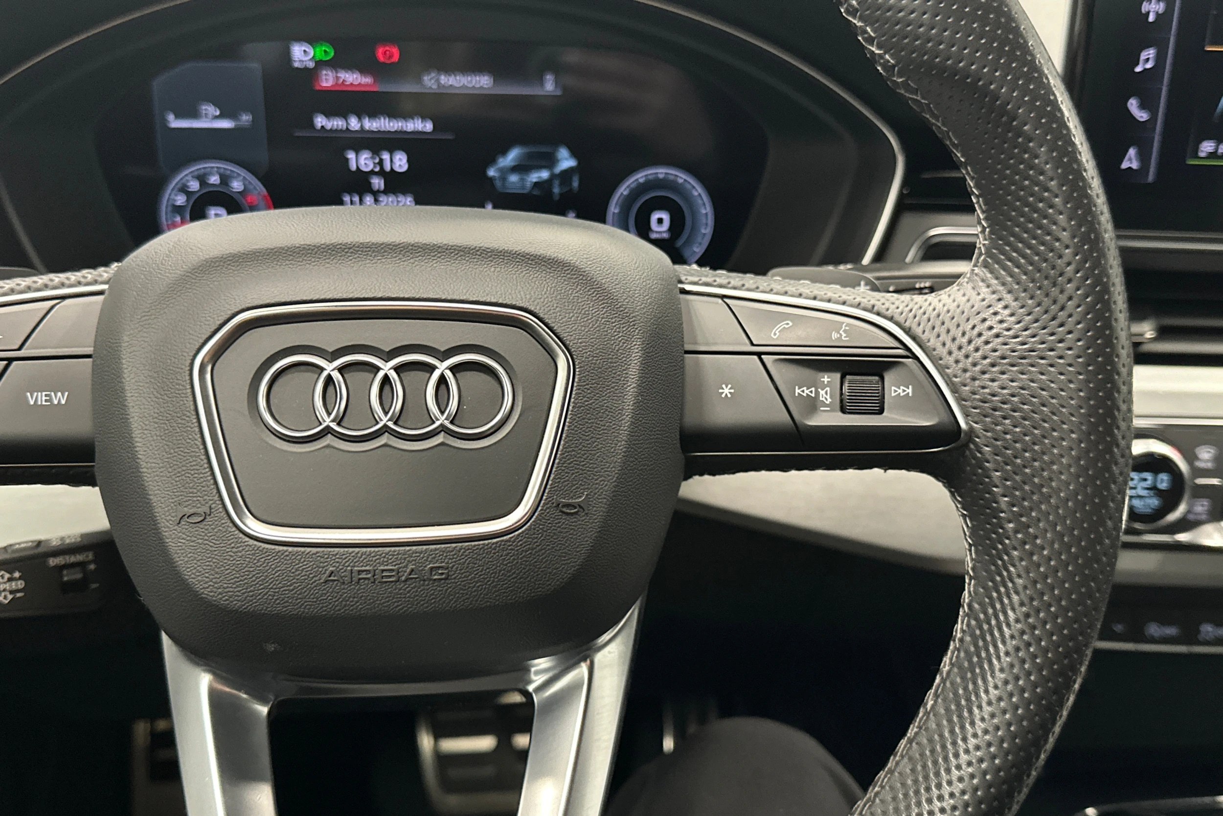 valkoinen Audi A4 2023 kuva 12.
