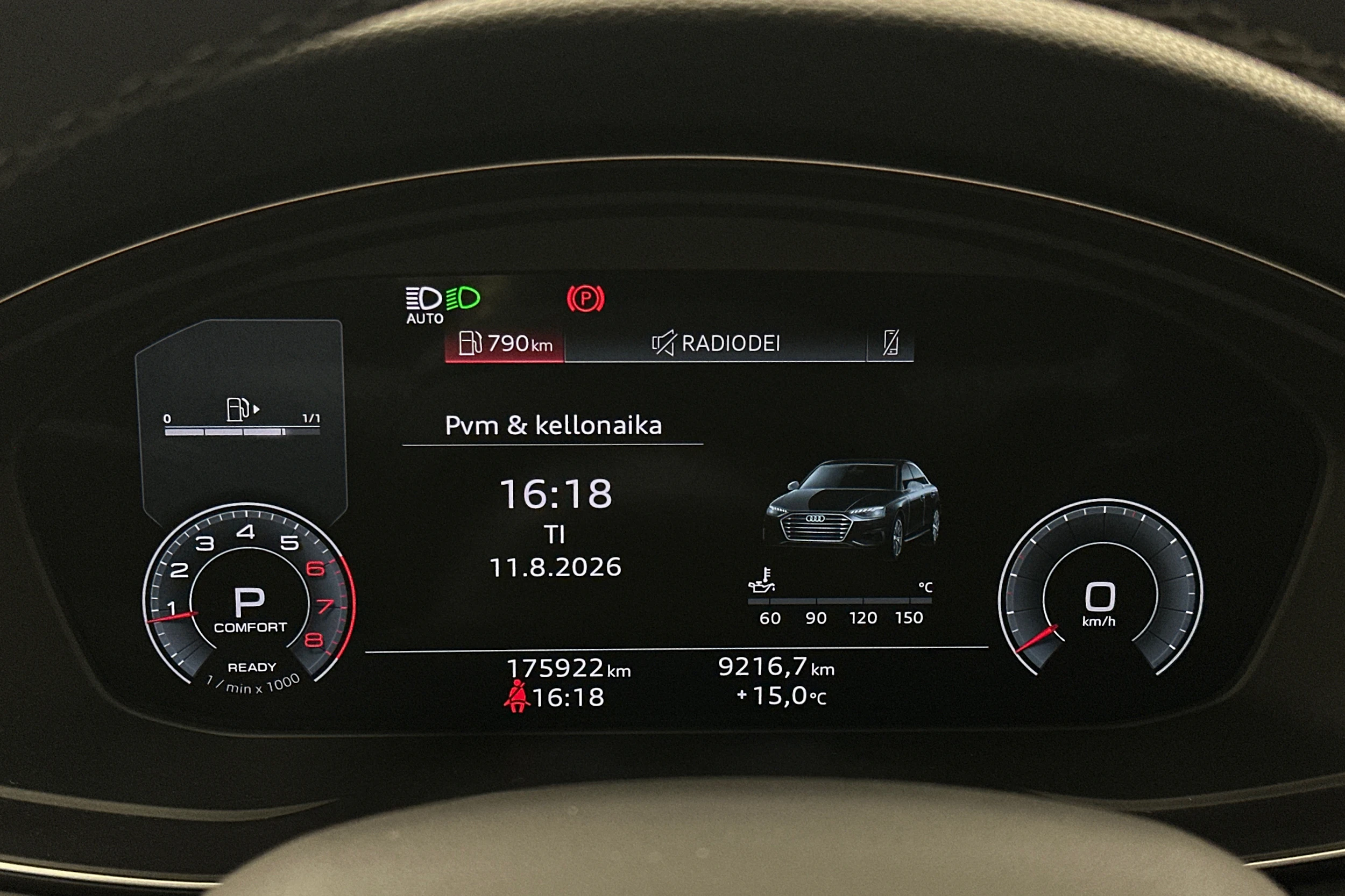 valkoinen Audi A4 2023 kuva 13.