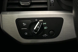 valkoinen Audi A4 2023 kuva 14.