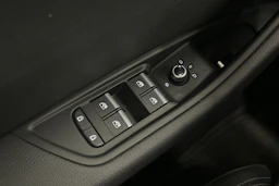 valkoinen Audi A4 2023 kuva 15.