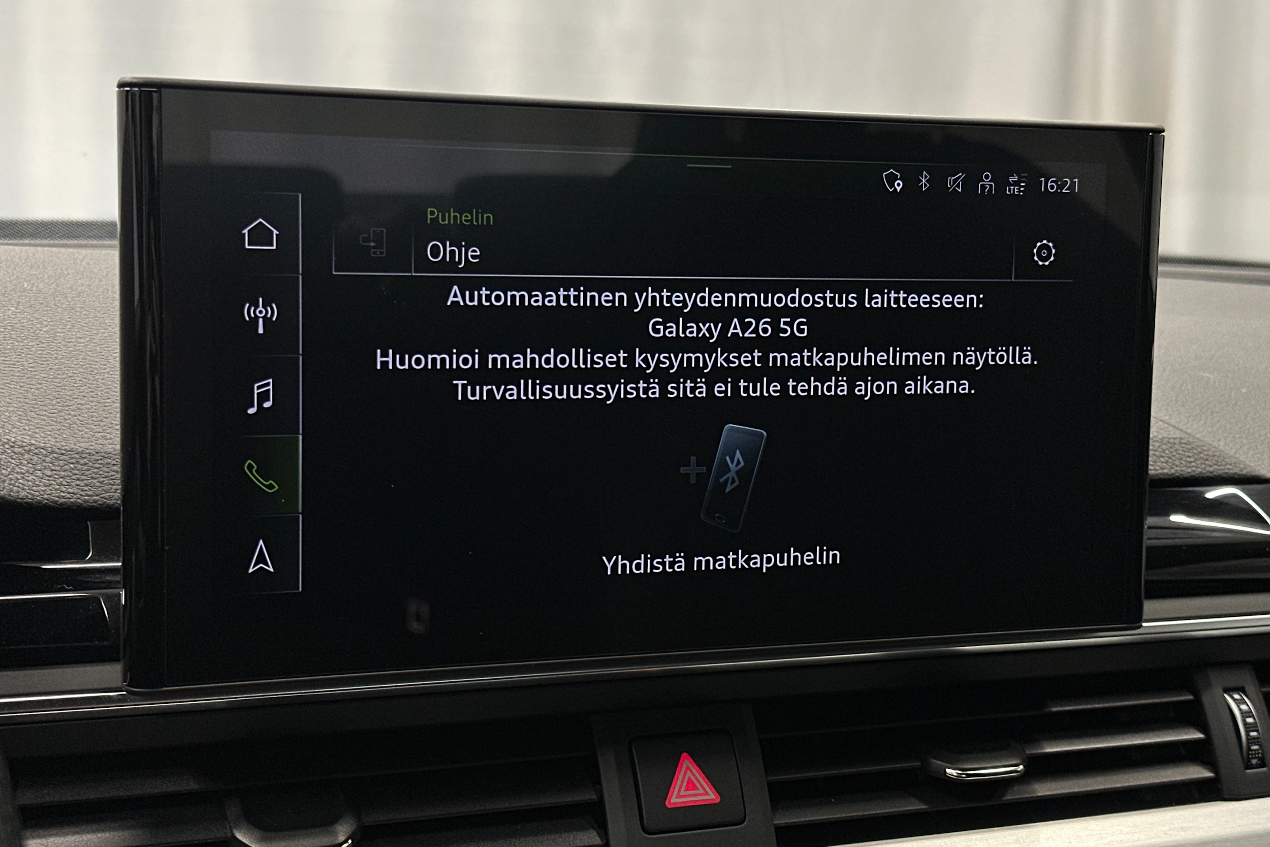 valkoinen Audi A4 2023 kuva 21.