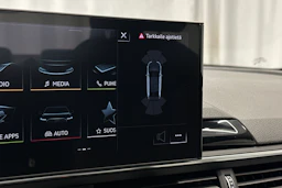 valkoinen Audi A4 2023 kuva 31.