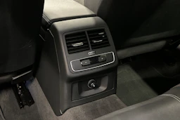 valkoinen Audi A4 2023 kuva 33.