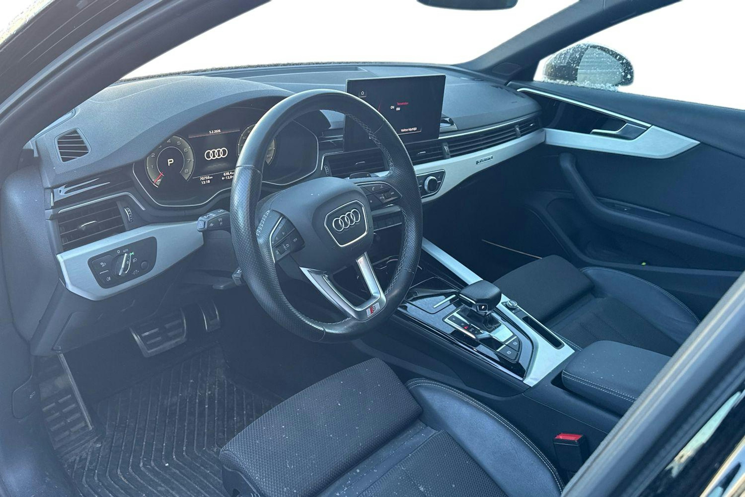 Musta Audi A4 2023 kuva 3.