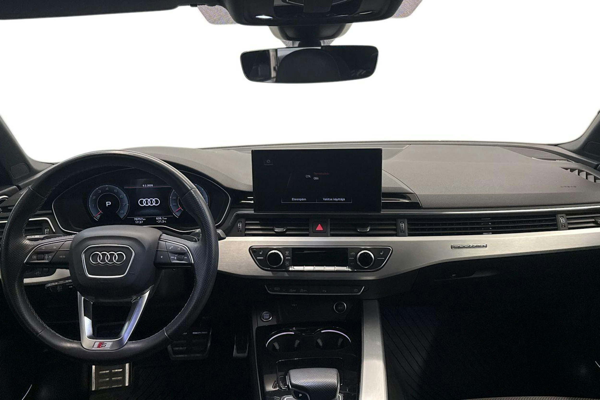 Musta Audi A4 2023 kuva 7.