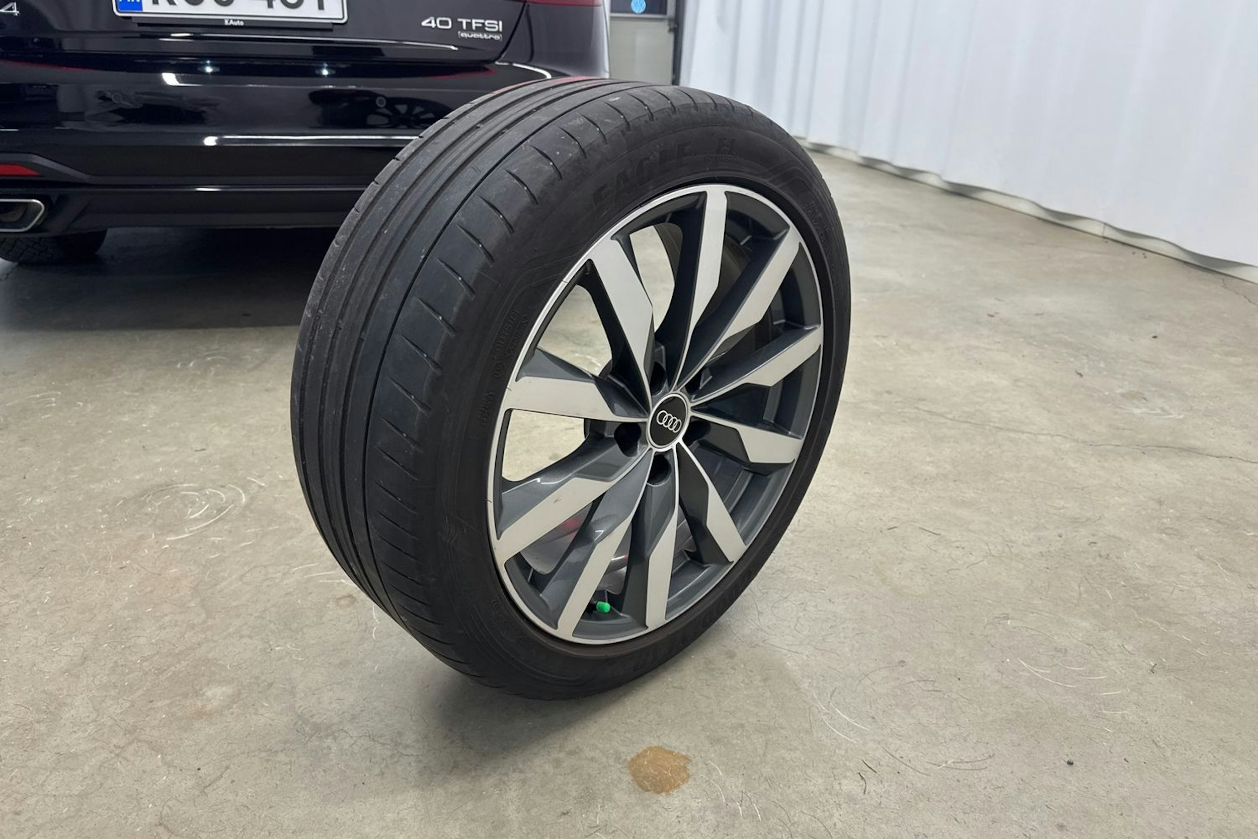 Musta Audi A4 2023 kuva 10.