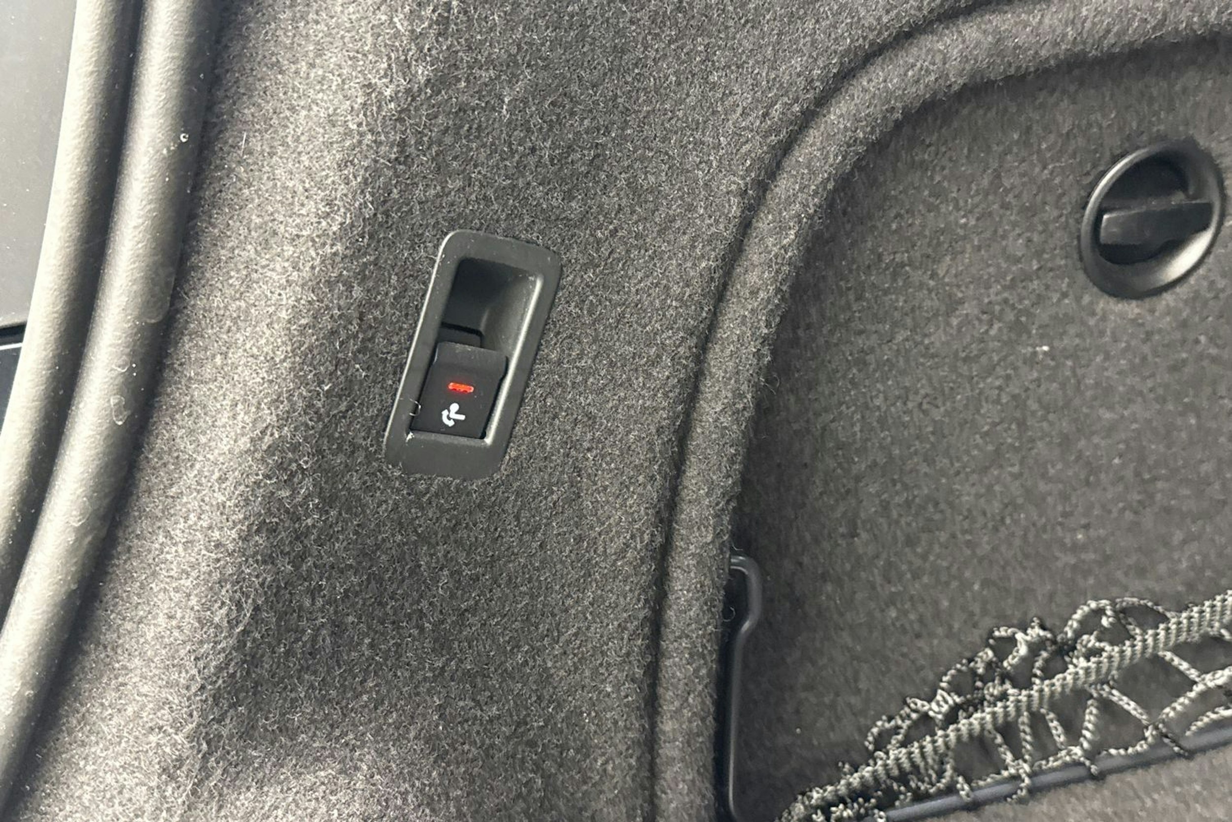 Musta Audi A4 2023 kuva 11.