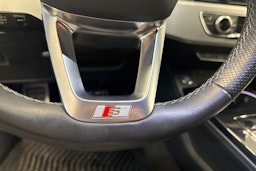 Musta Audi A4 2023 kuva 13.