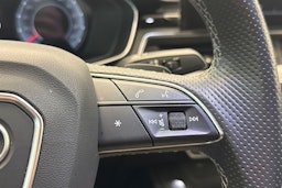 Musta Audi A4 2023 kuva 16.