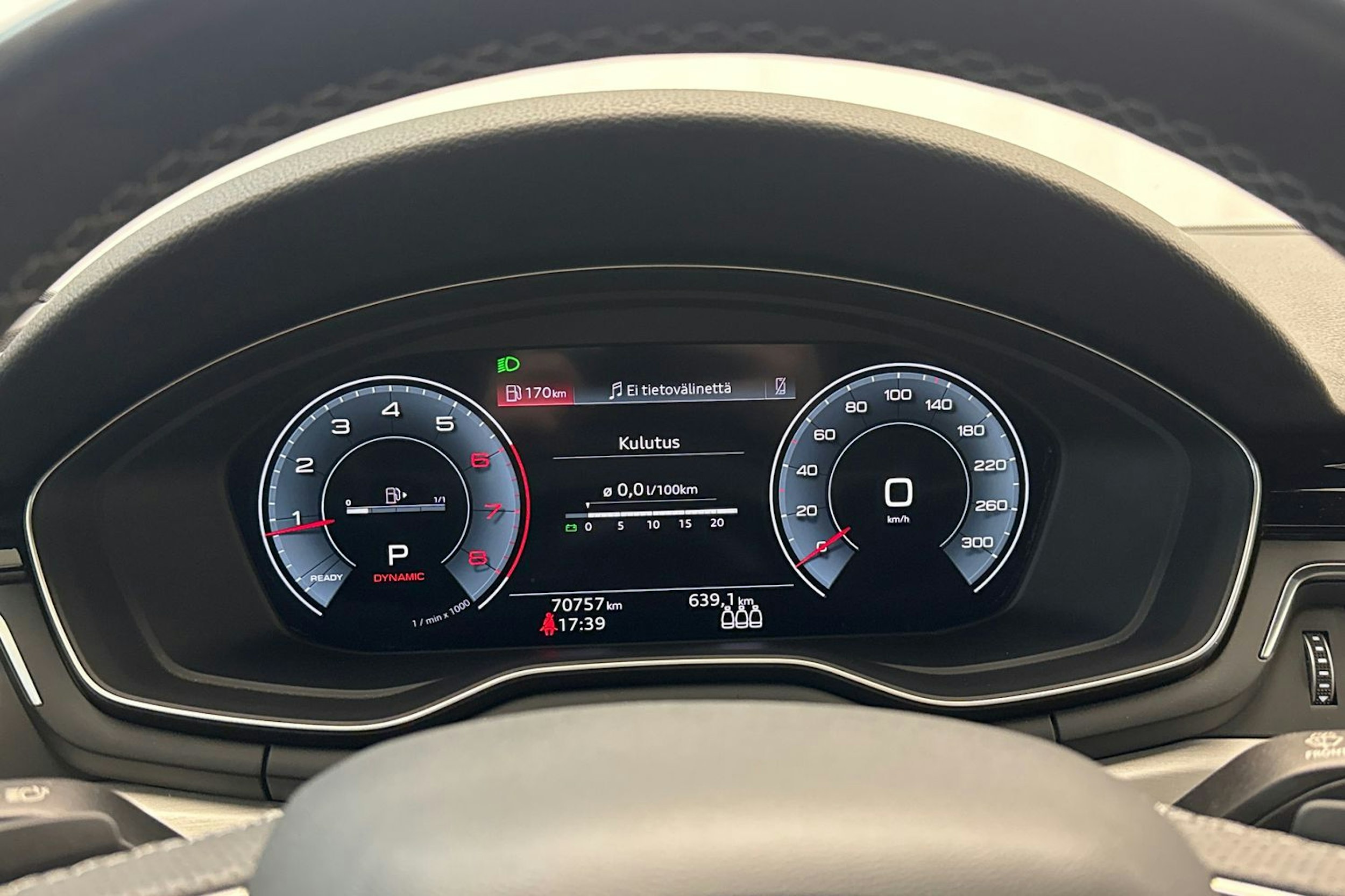 Musta Audi A4 2023 kuva 17.