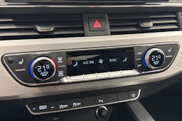 Musta Audi A4 2023 kuva 19.