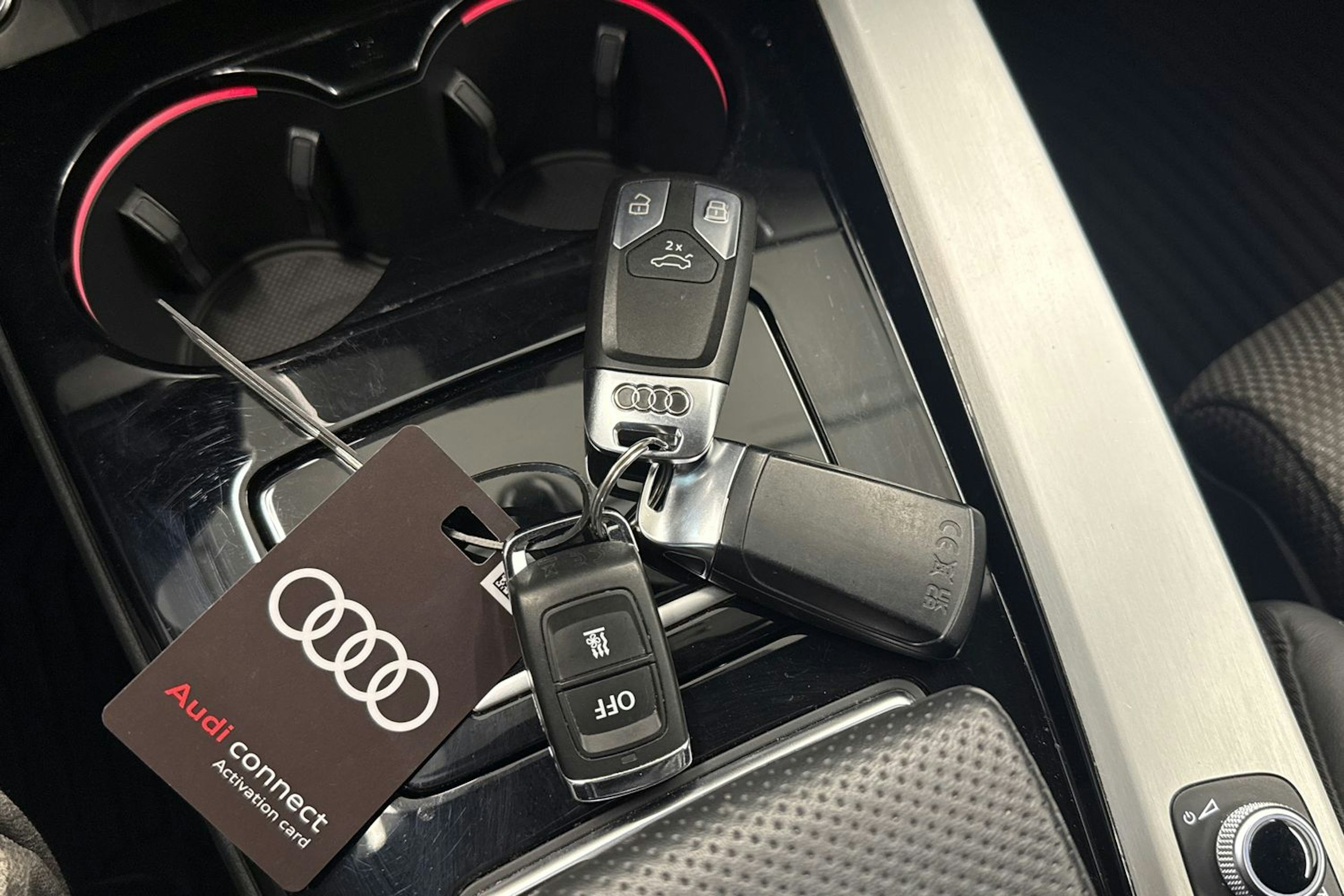 Musta Audi A4 2023 kuva 25.