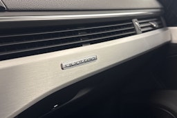 Musta Audi A4 2023 kuva 26.