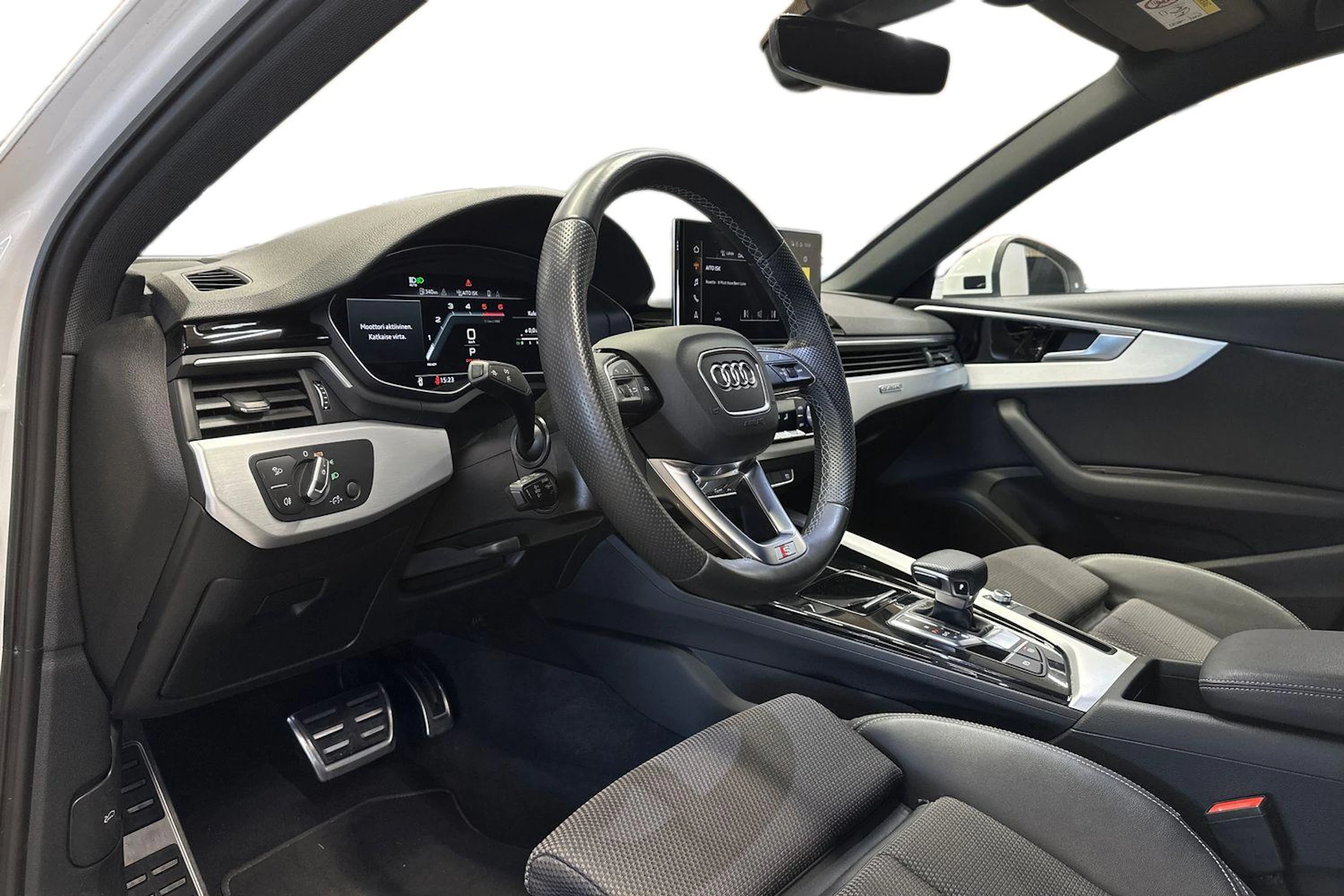 valkoinen Audi A4 2023 kuva 6.