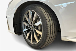 valkoinen Audi A4 2023 kuva 9.
