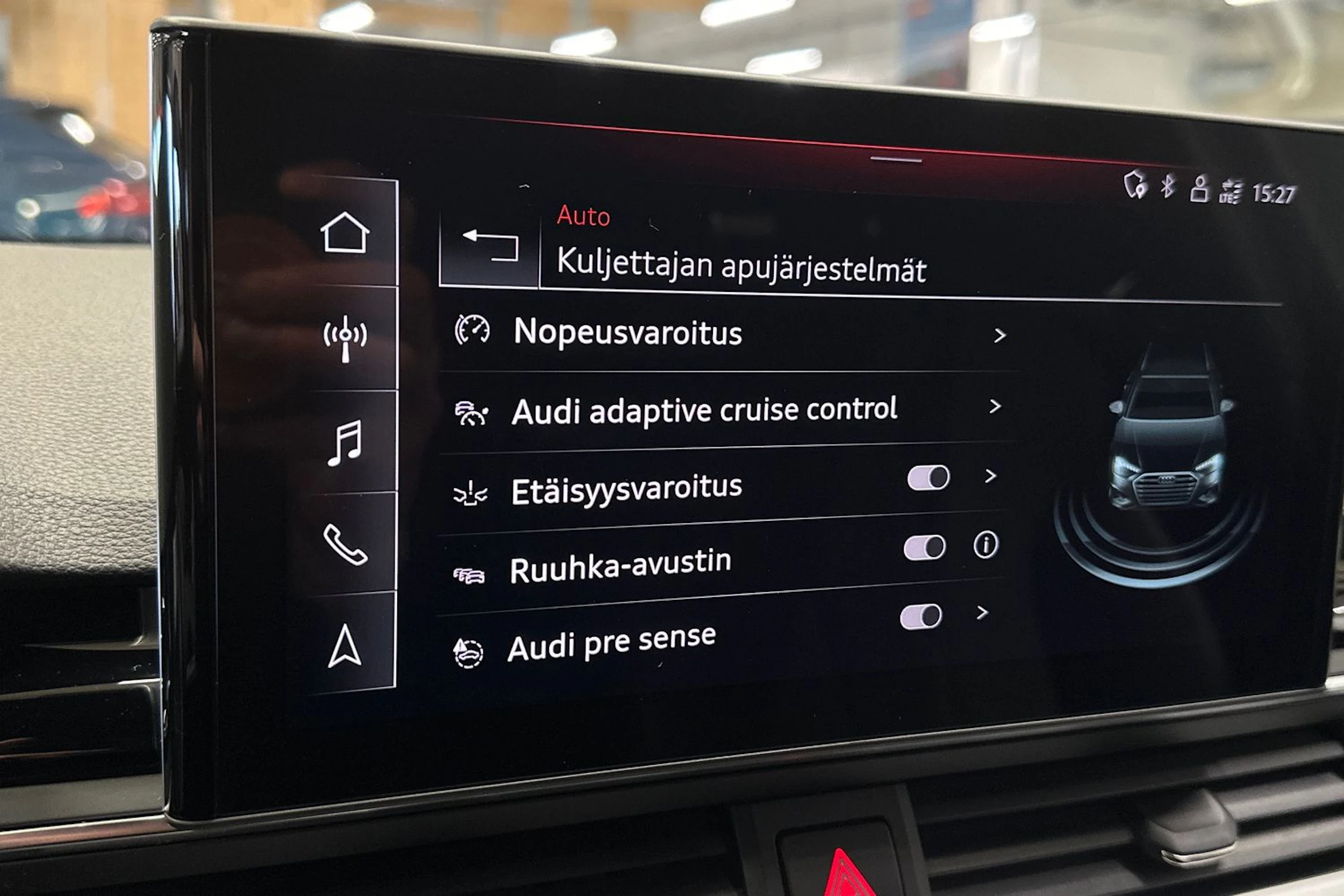 valkoinen Audi A4 2023 kuva 16.