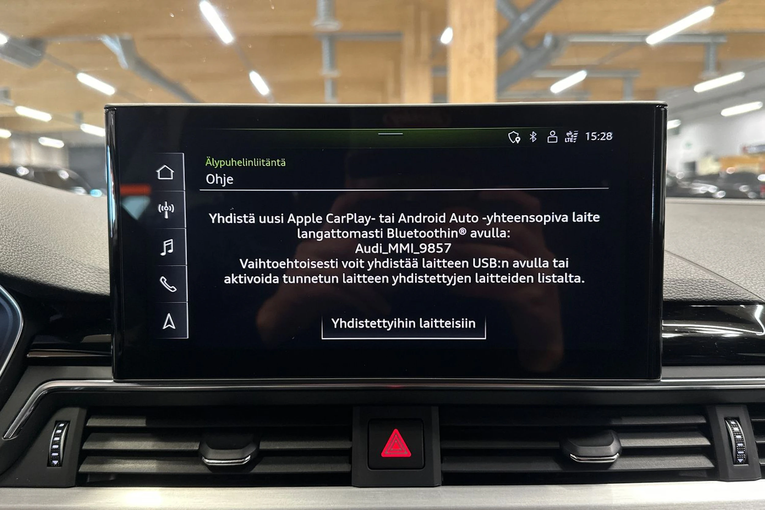 valkoinen Audi A4 2023 kuva 18.