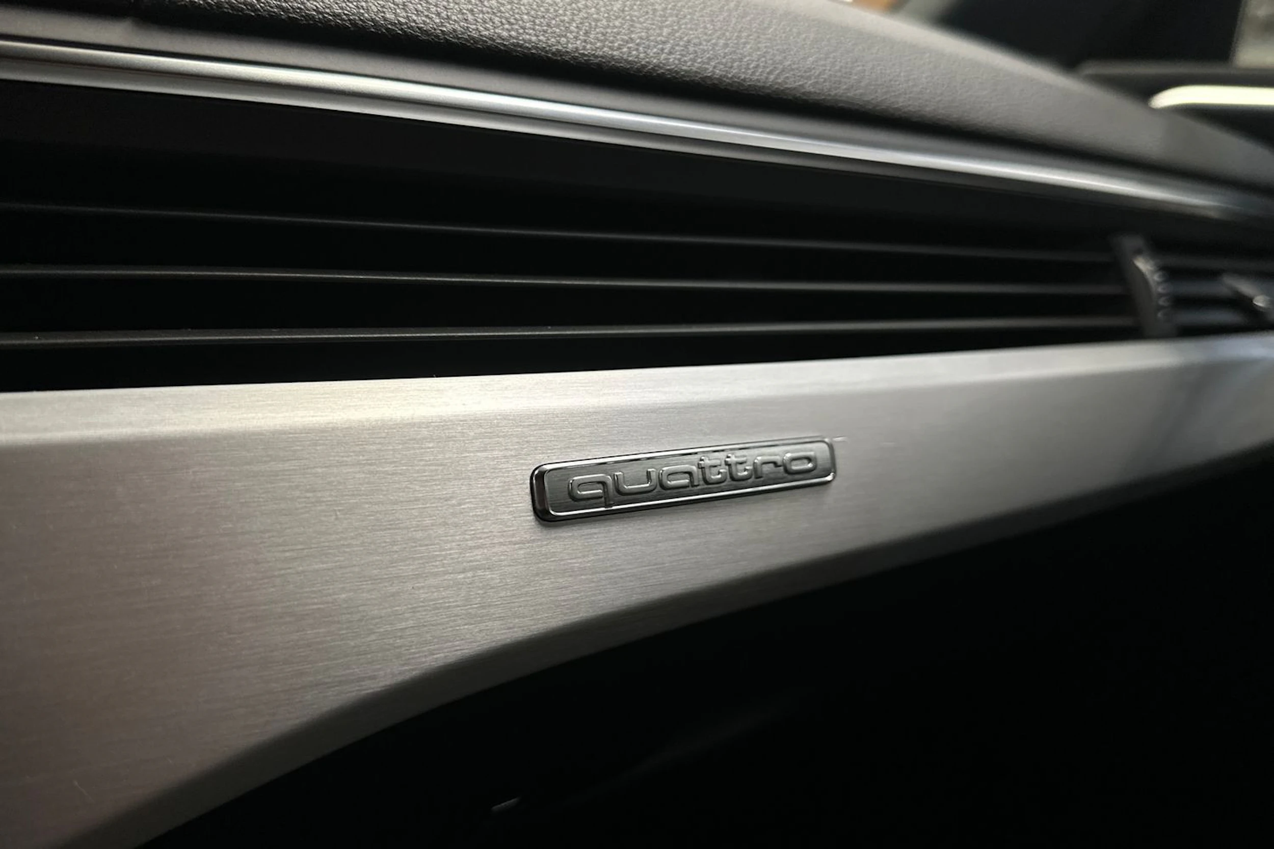 valkoinen Audi A4 2023 kuva 20.
