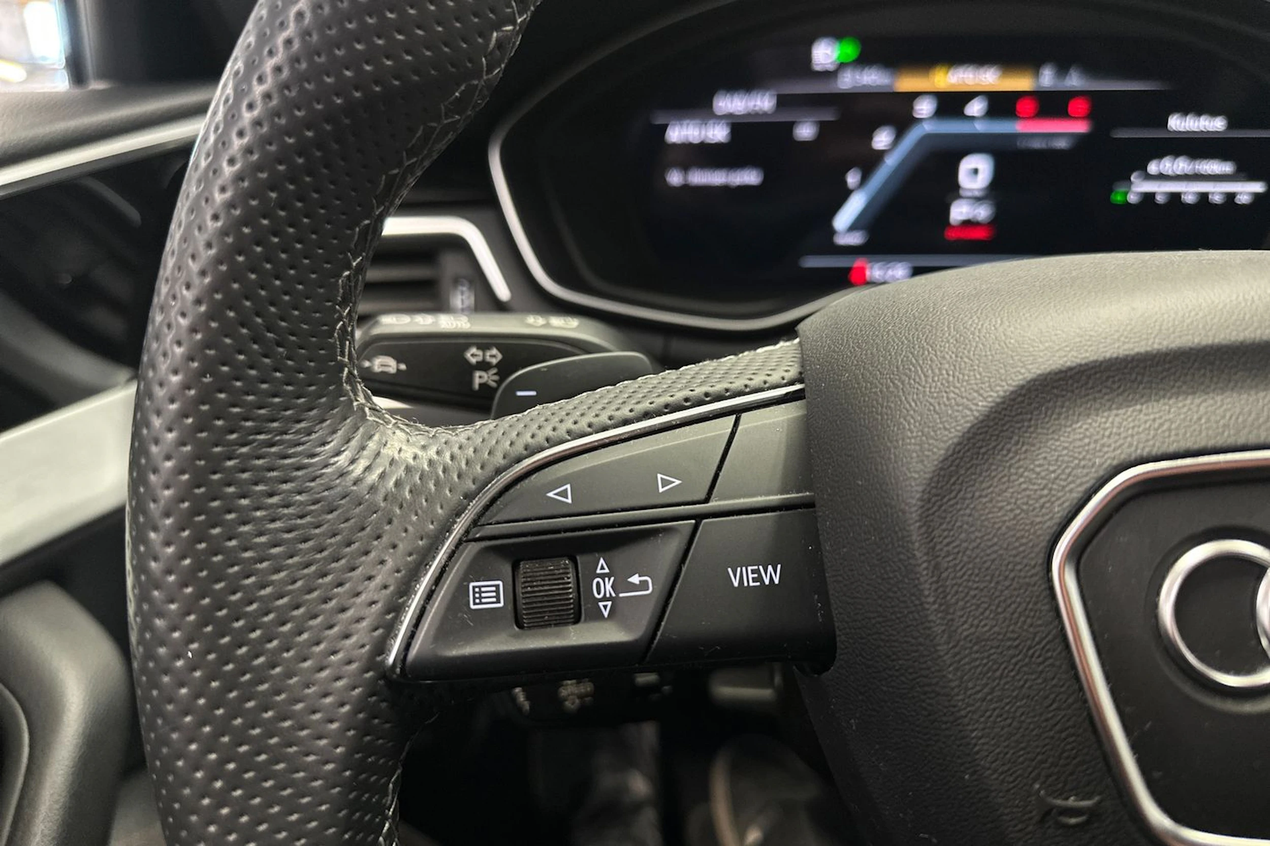 valkoinen Audi A4 2023 kuva 22.