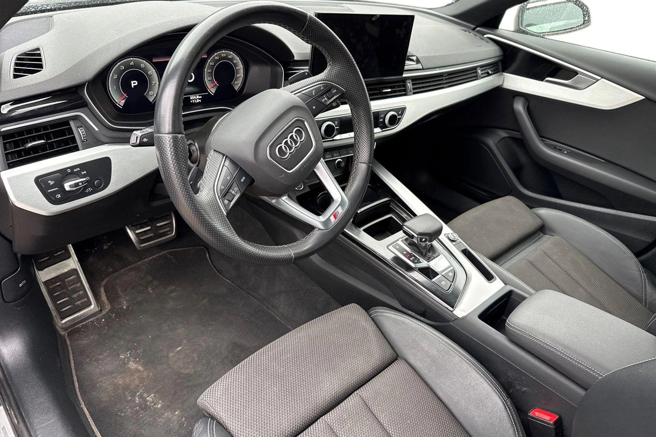 musta Audi A4 2023 kuva 3.