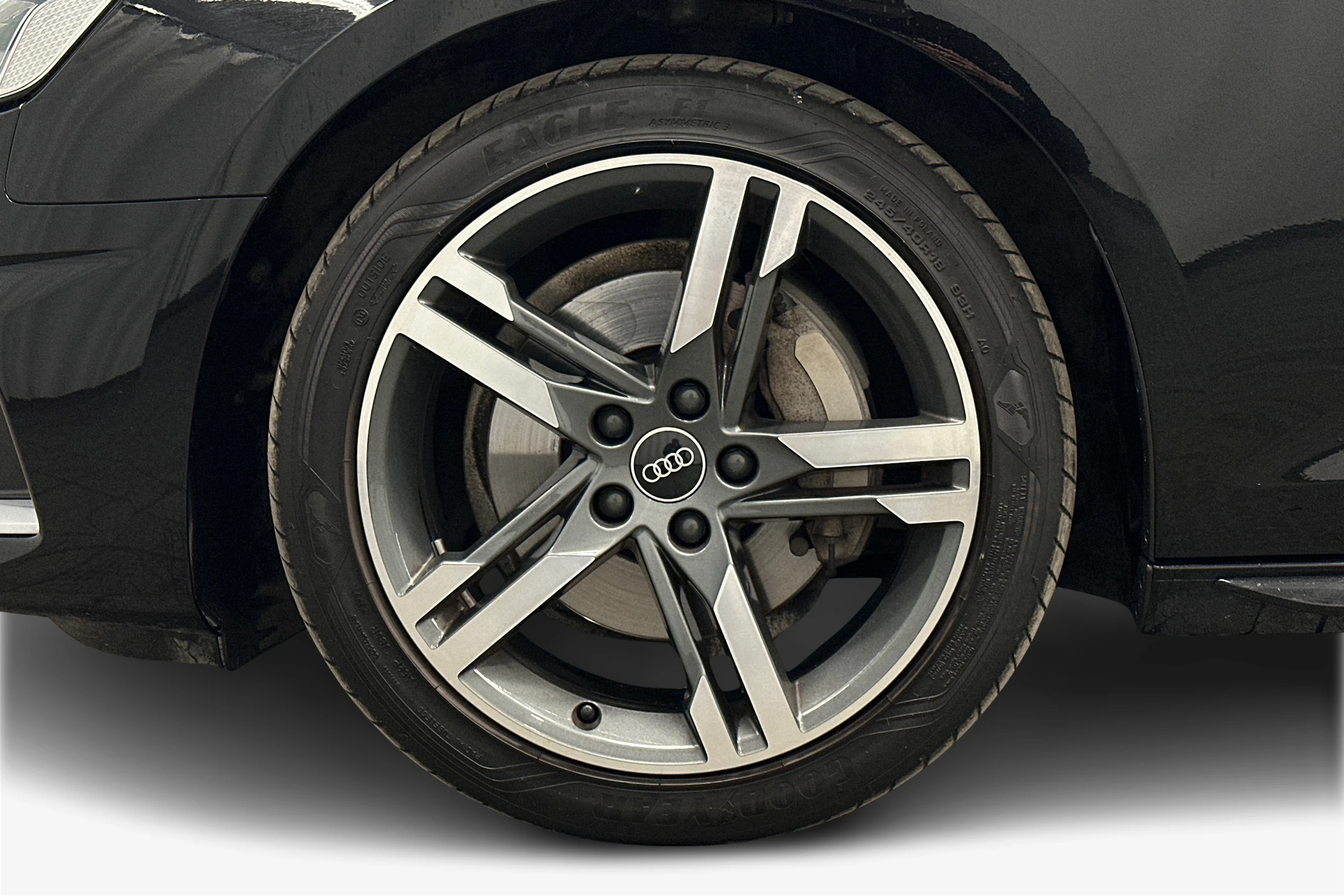 musta Audi A4 2023 kuva 9.