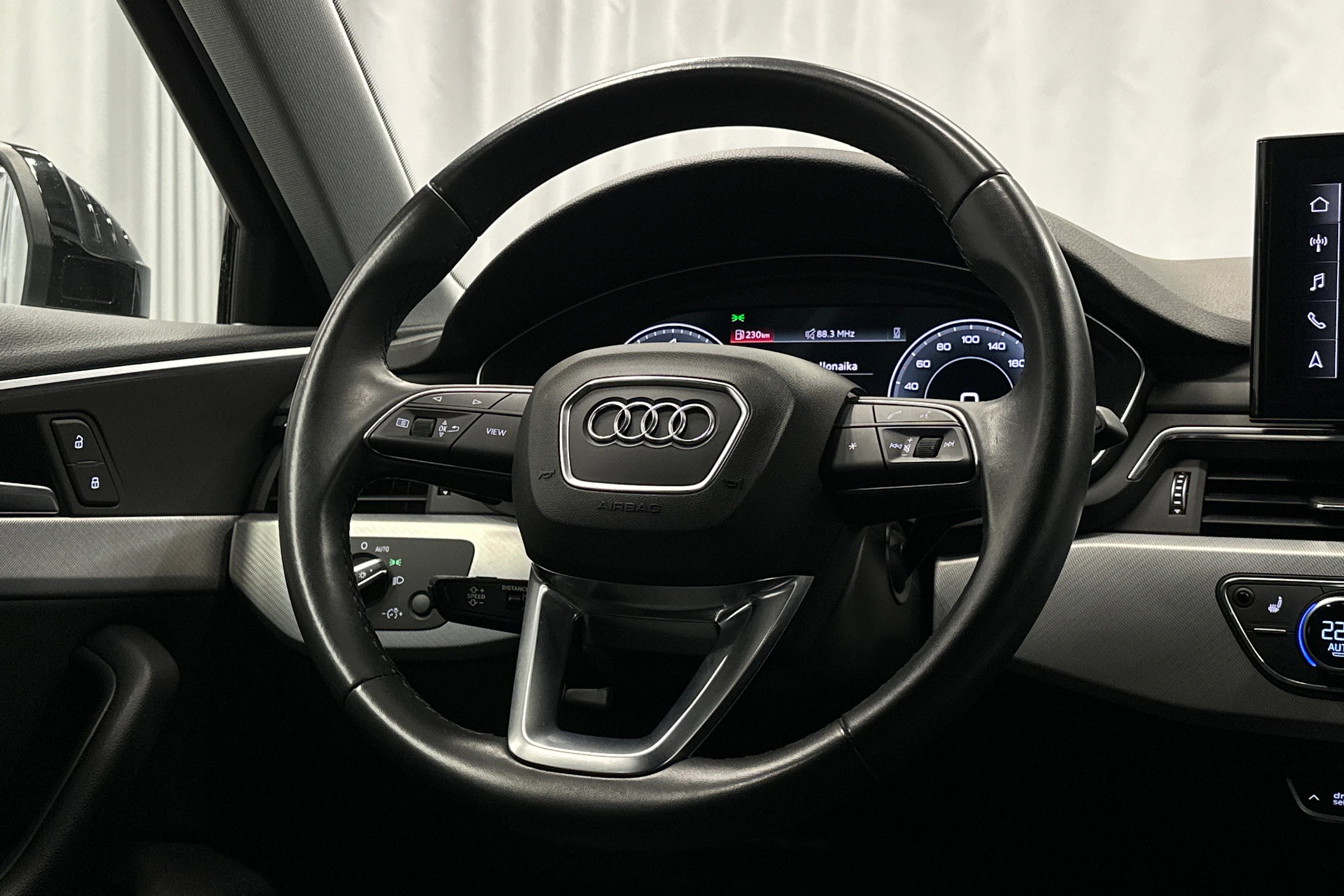 musta Audi A4 2023 kuva 14.