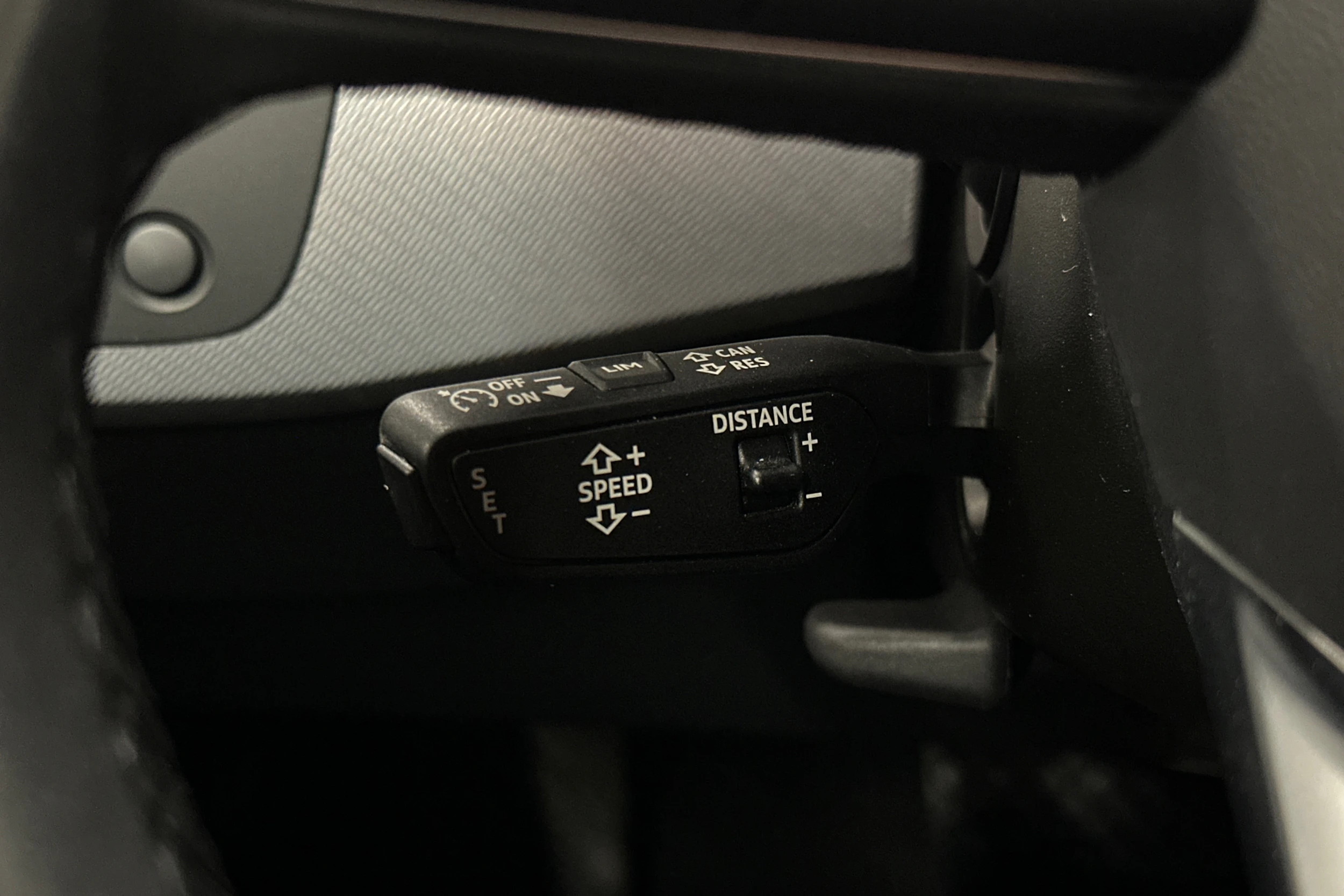 musta Audi A4 2023 kuva 17.