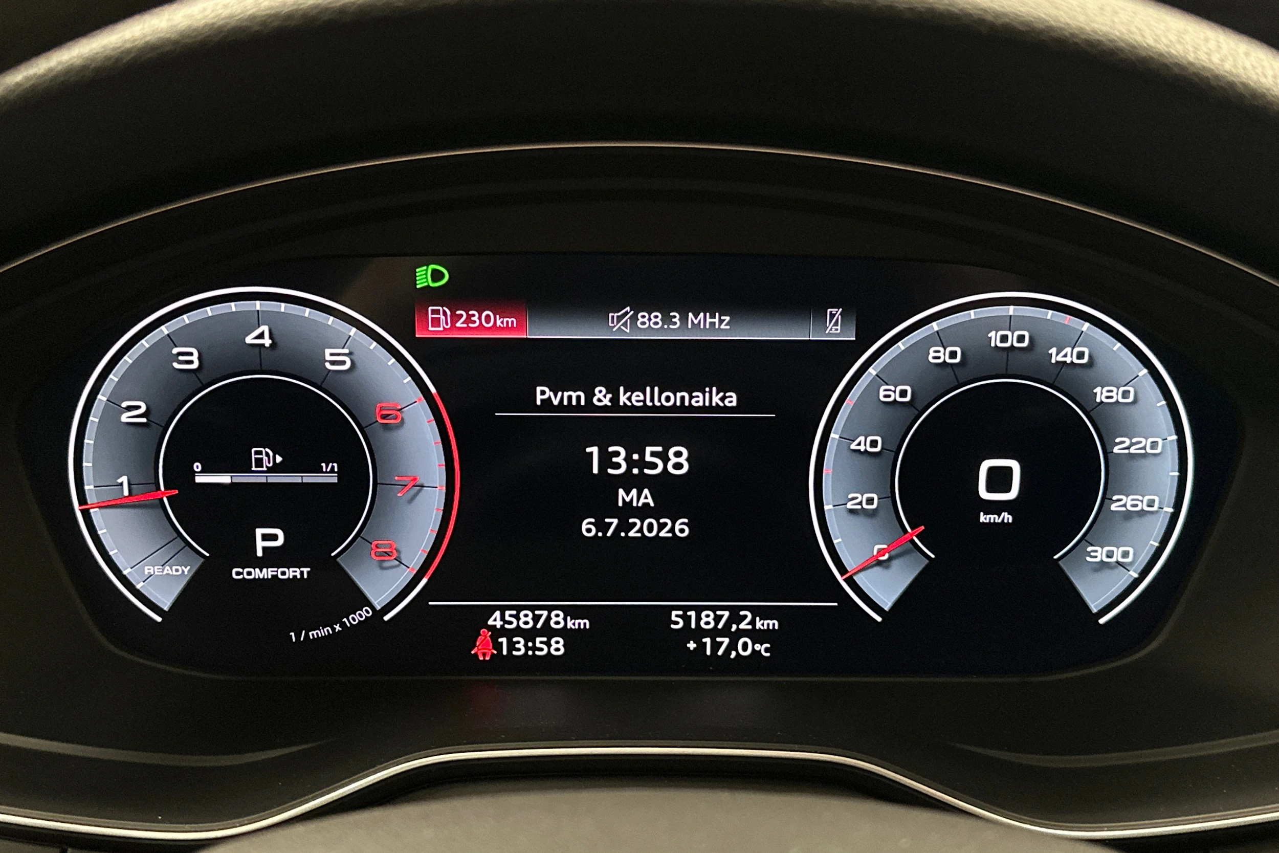 musta Audi A4 2023 kuva 18.