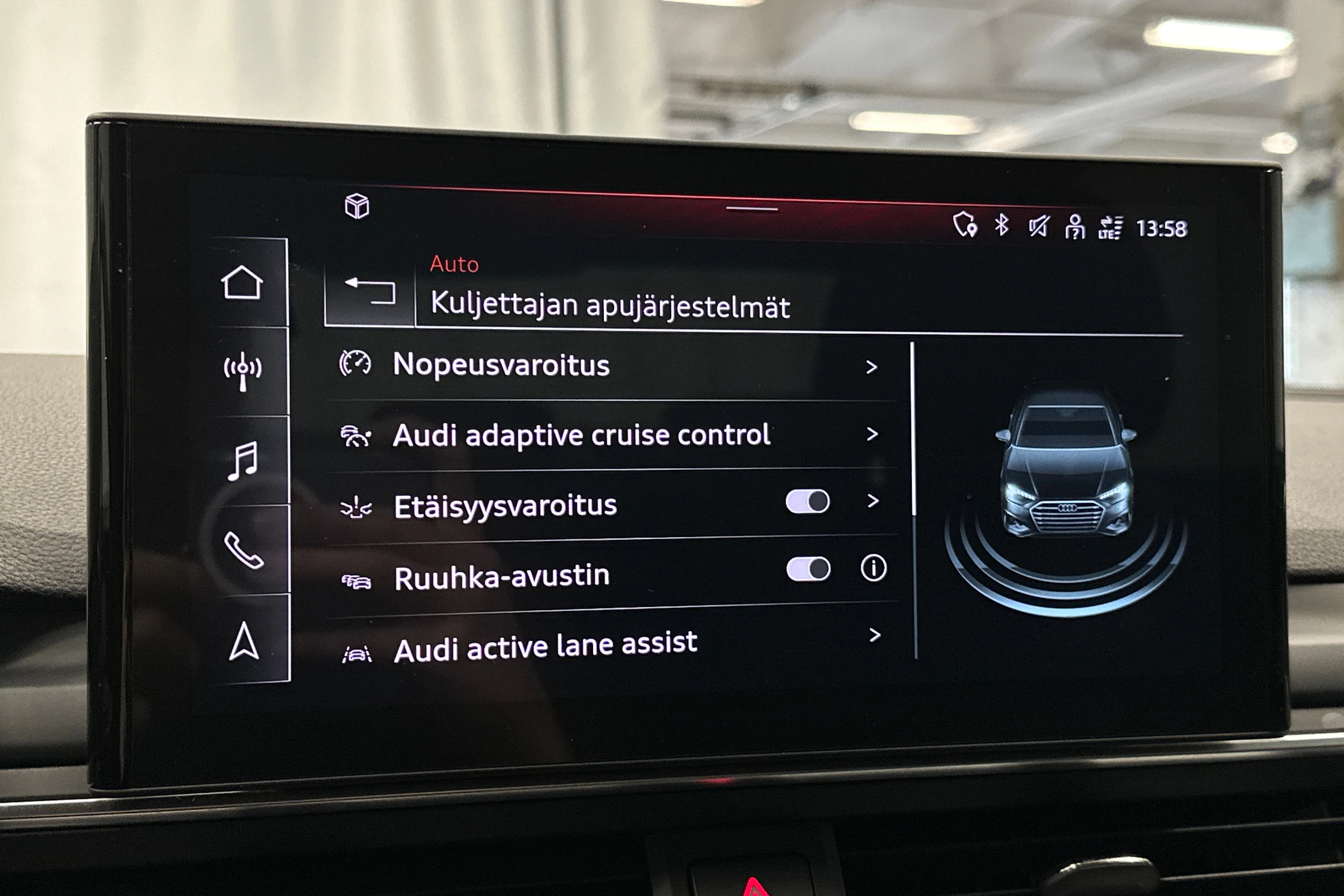 musta Audi A4 2023 kuva 21.