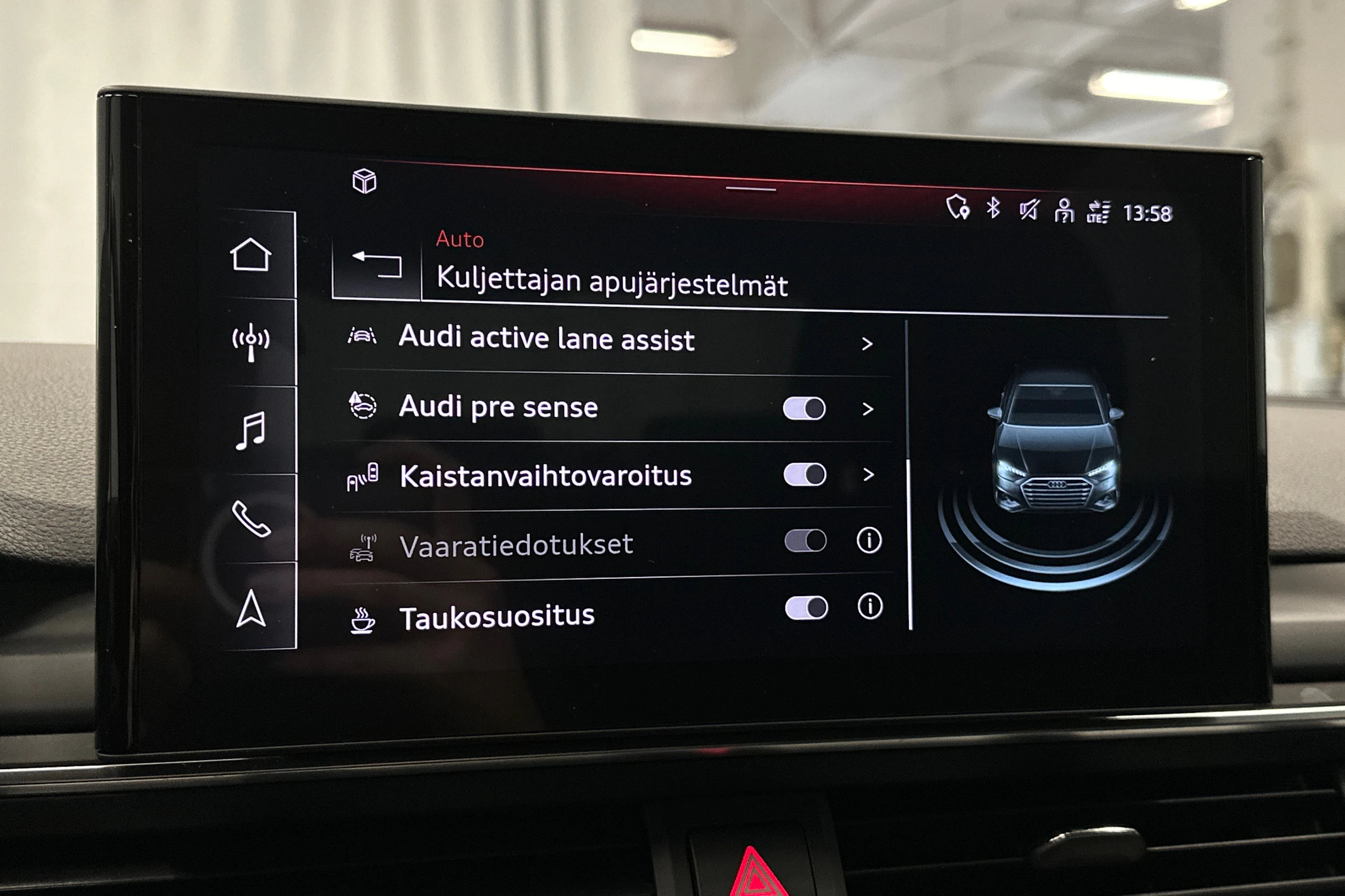 musta Audi A4 2023 kuva 22.