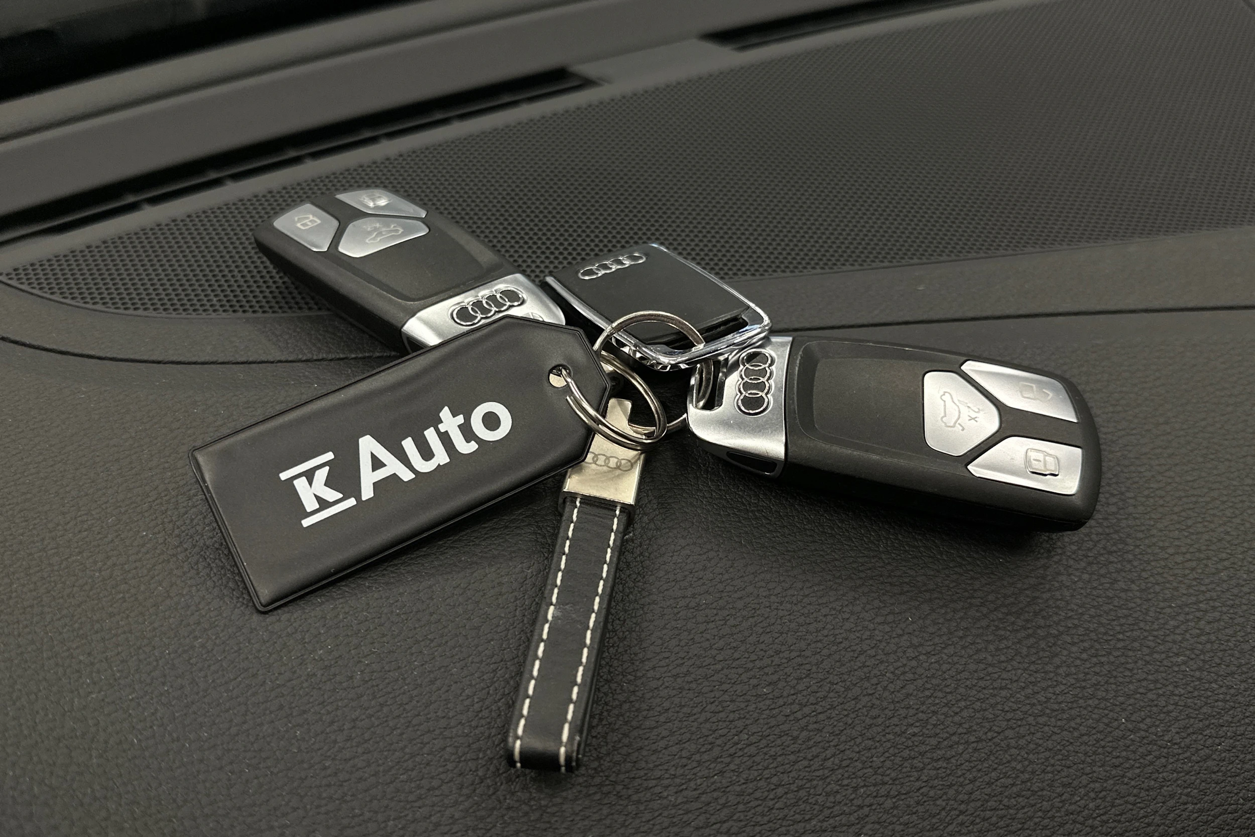 musta Audi A4 2023 kuva 26.