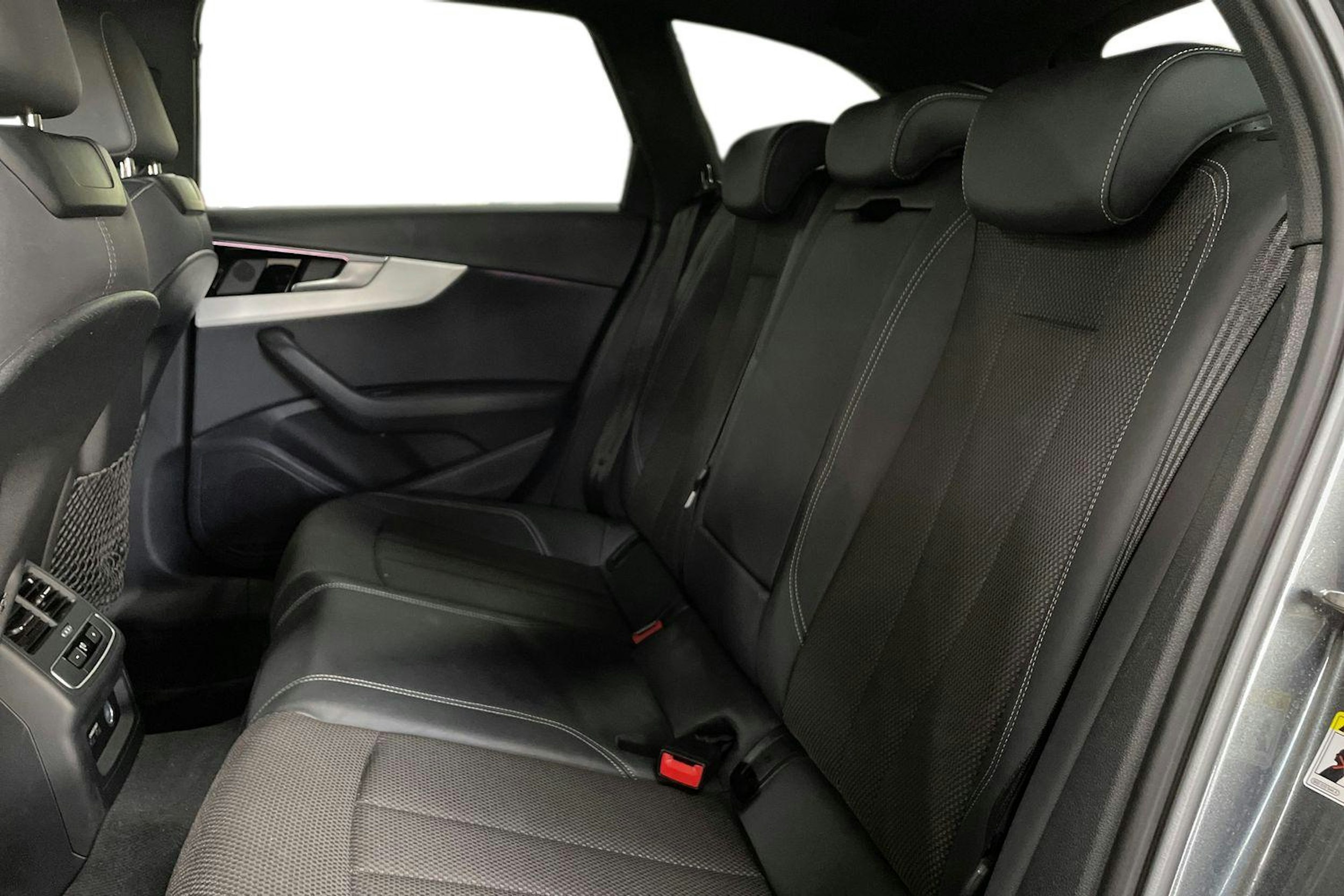 Harmaa Audi A4 2023 kuva 8.
