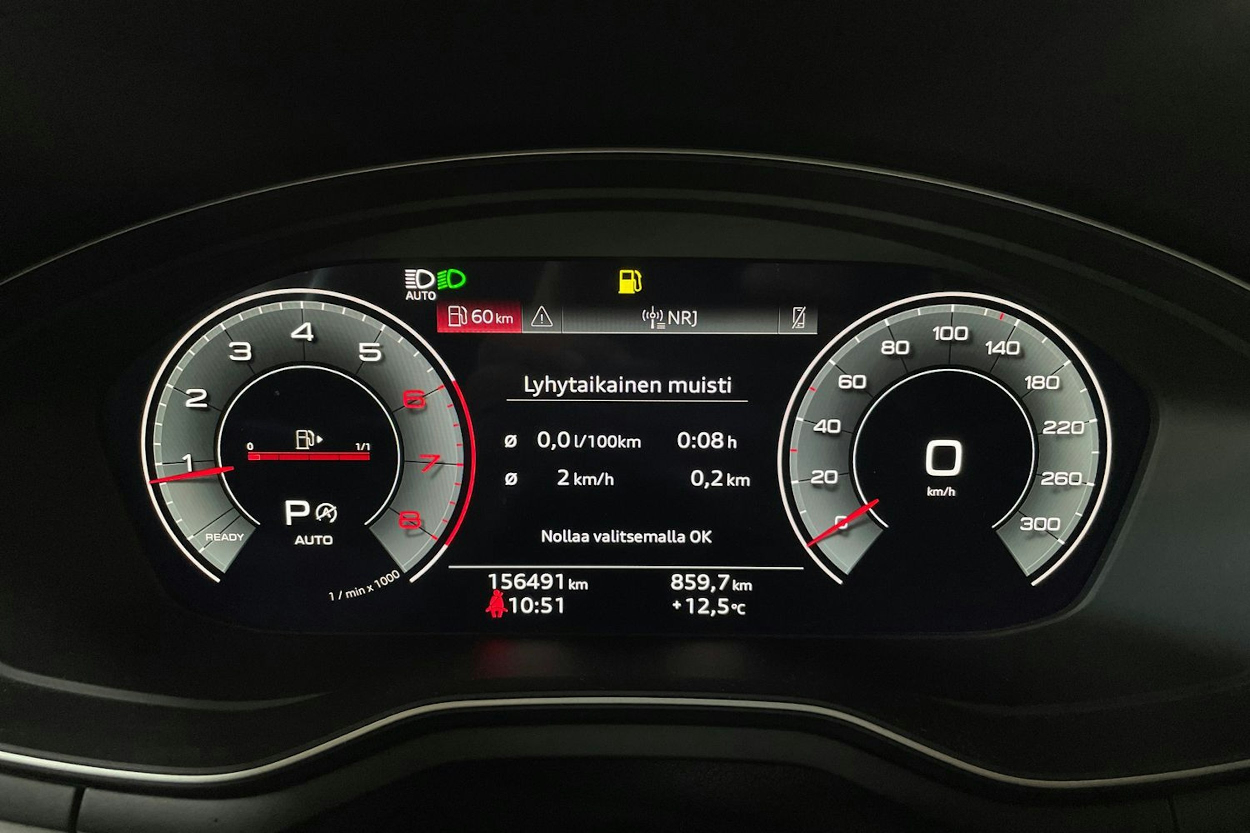 Harmaa Audi A4 2023 kuva 10.