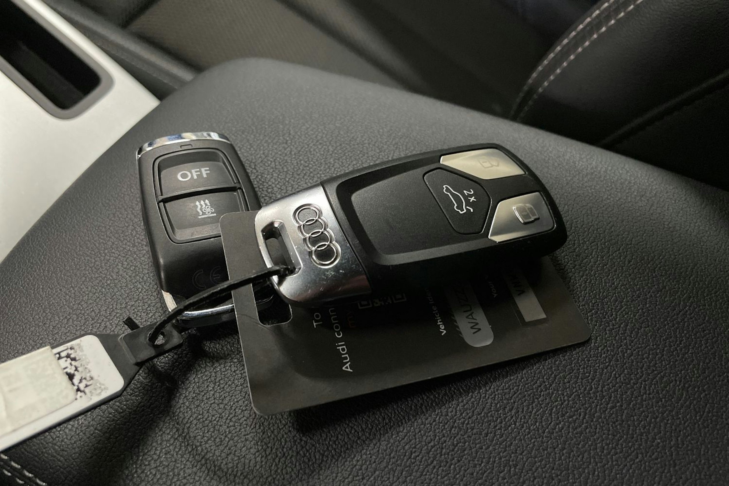 Harmaa Audi A4 2023 kuva 20.