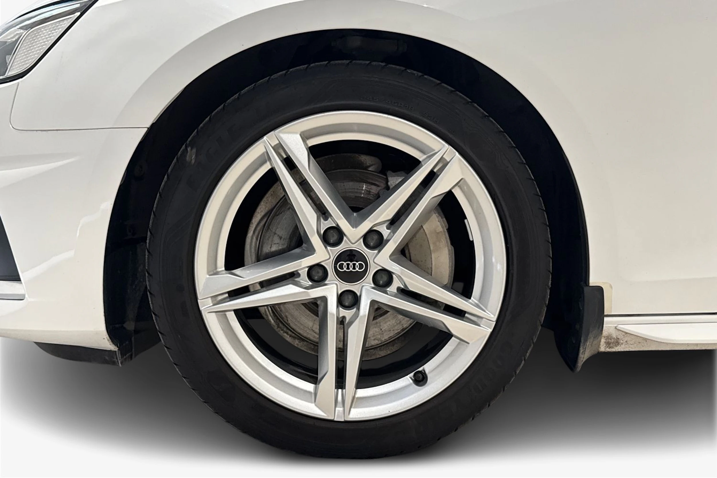 valkoinen Audi A4 2023 kuva 12.