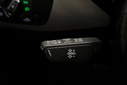 valkoinen Audi A4 2023 kuva 22.