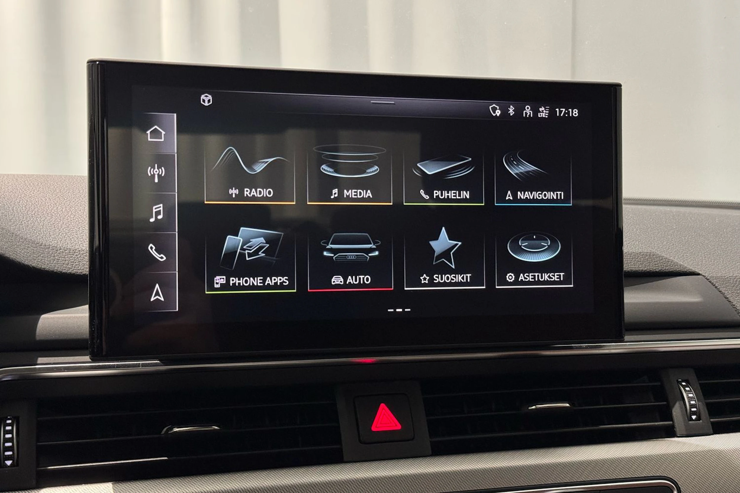 valkoinen Audi A4 2023 kuva 23.