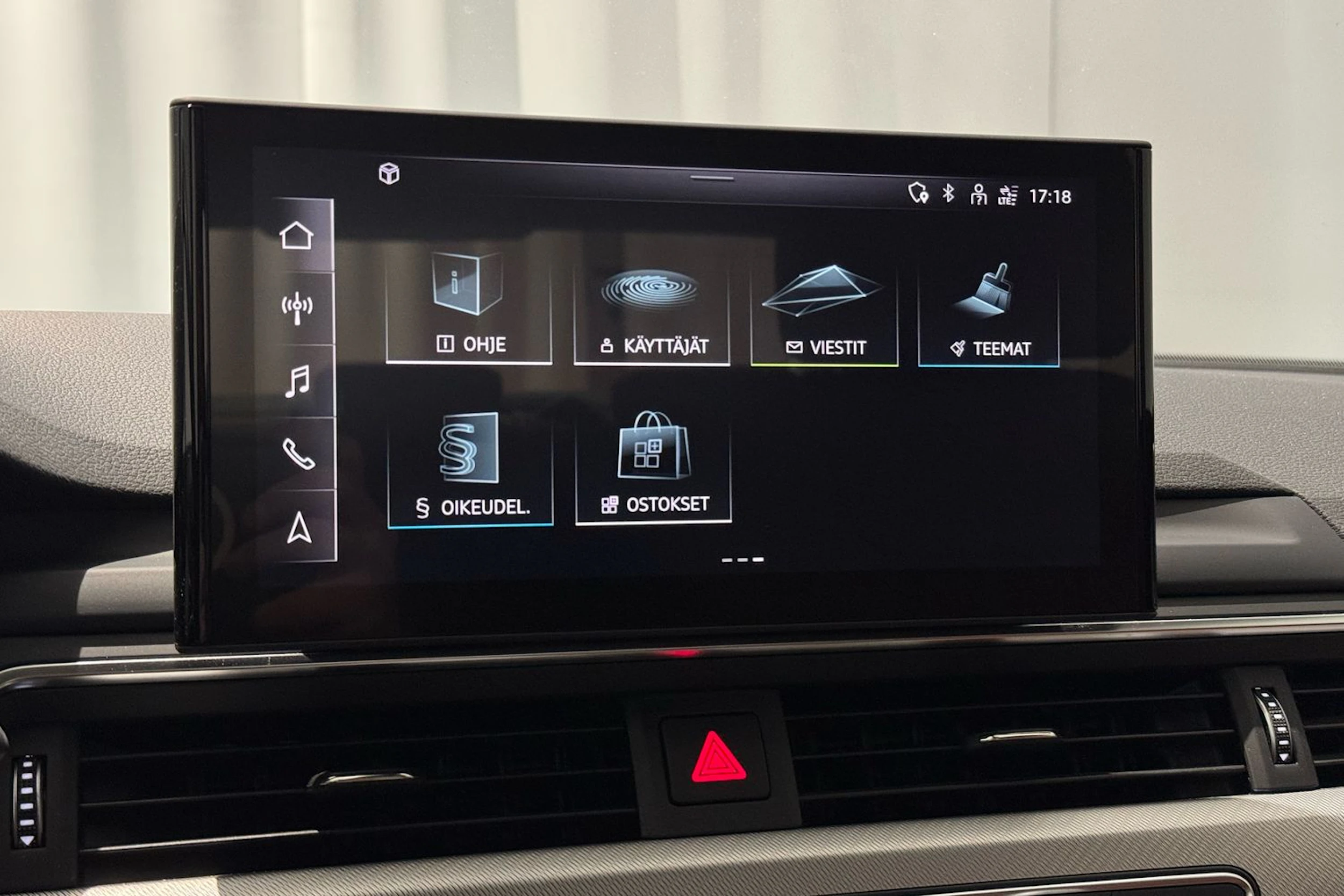 valkoinen Audi A4 2023 kuva 24.