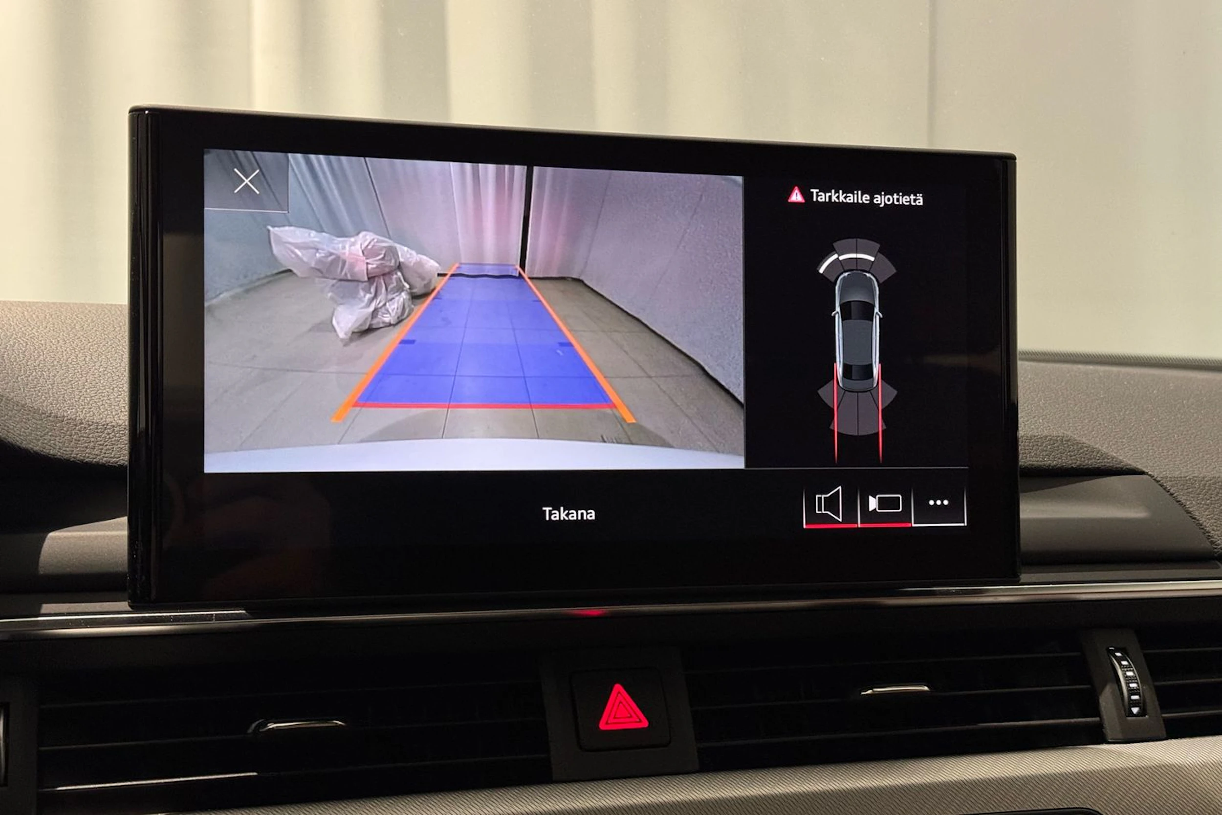 valkoinen Audi A4 2023 kuva 25.