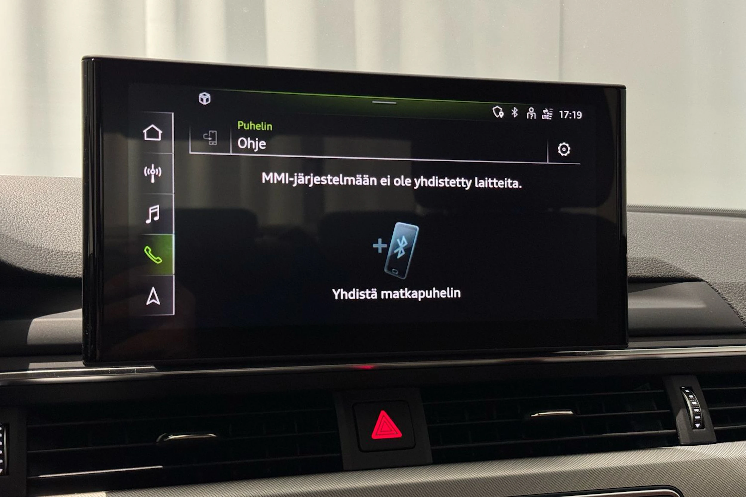 valkoinen Audi A4 2023 kuva 26.