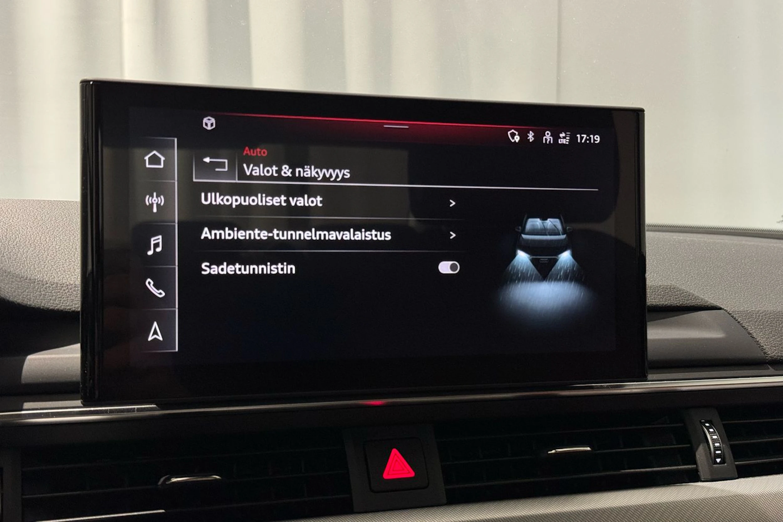 valkoinen Audi A4 2023 kuva 30.