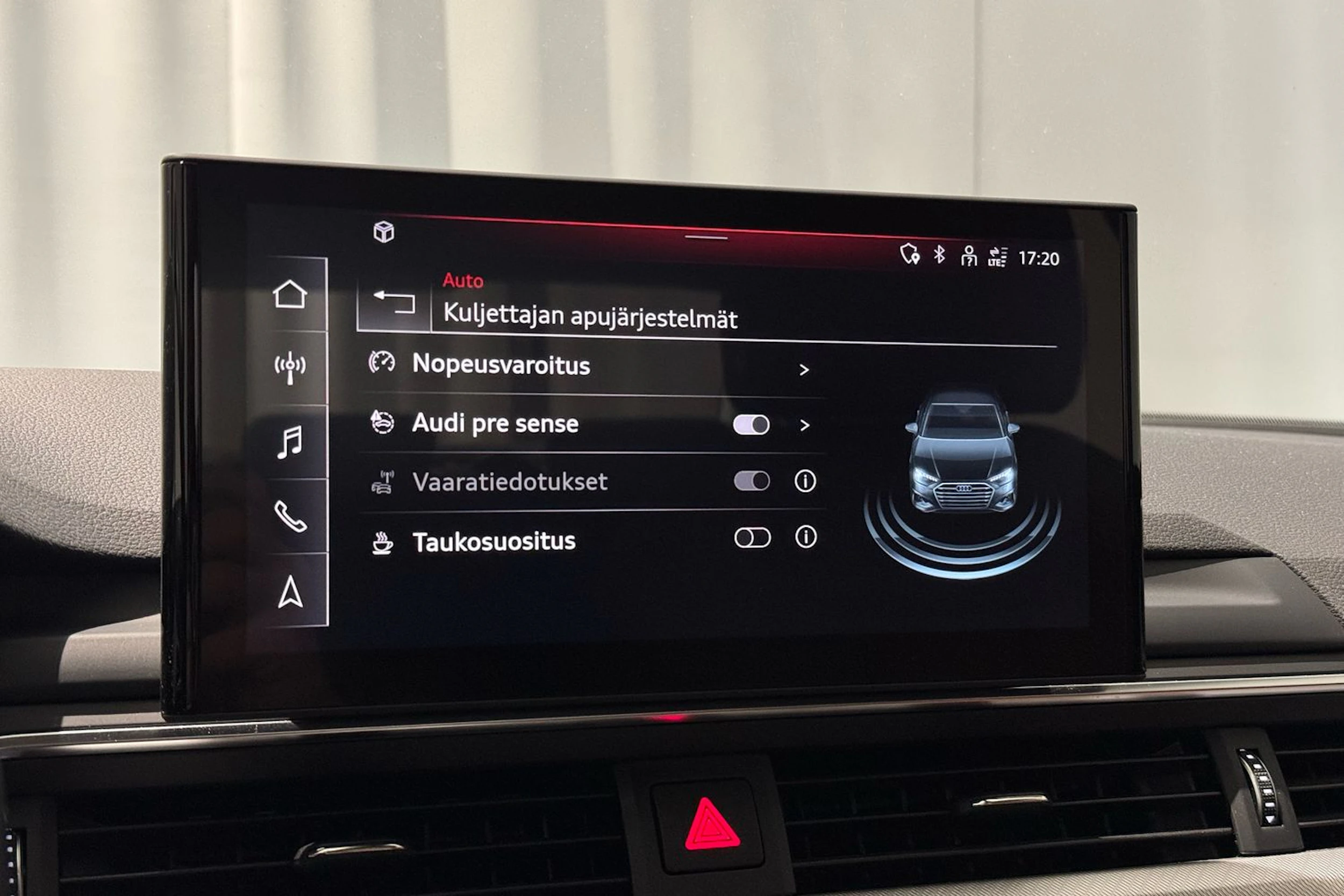 valkoinen Audi A4 2023 kuva 31.