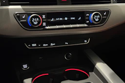 valkoinen Audi A4 2023 kuva 32.