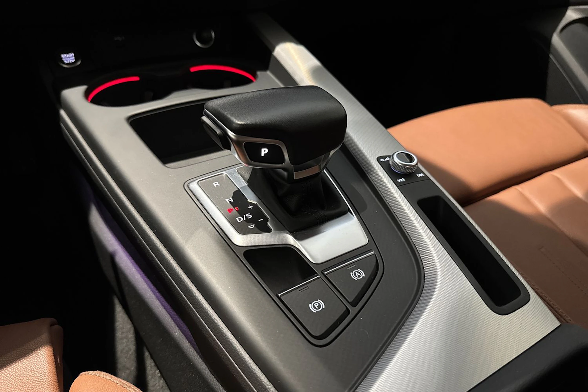 valkoinen Audi A4 2023 kuva 33.